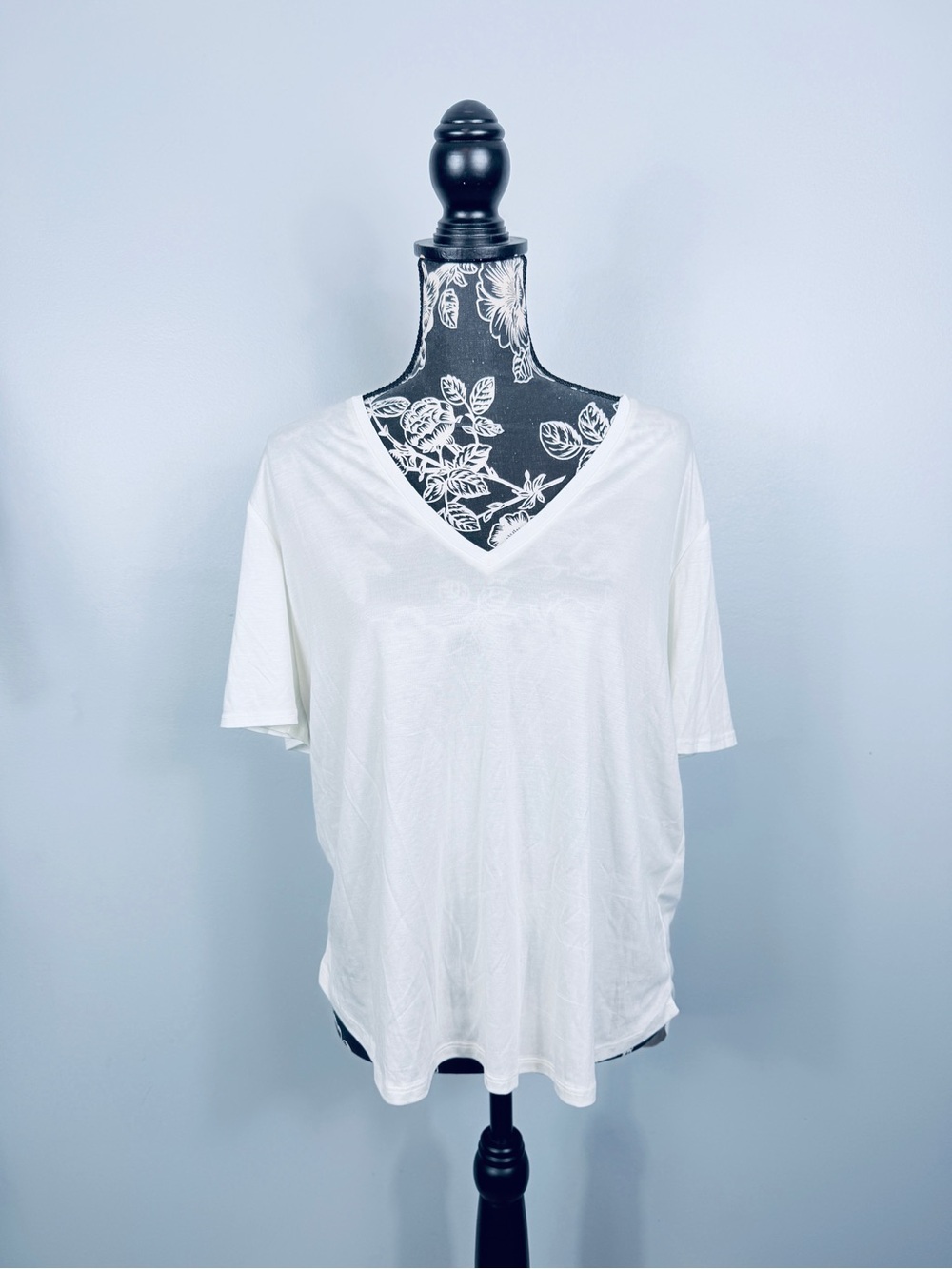 Anthropologie cream short sleeve loose fit v neck top size large
